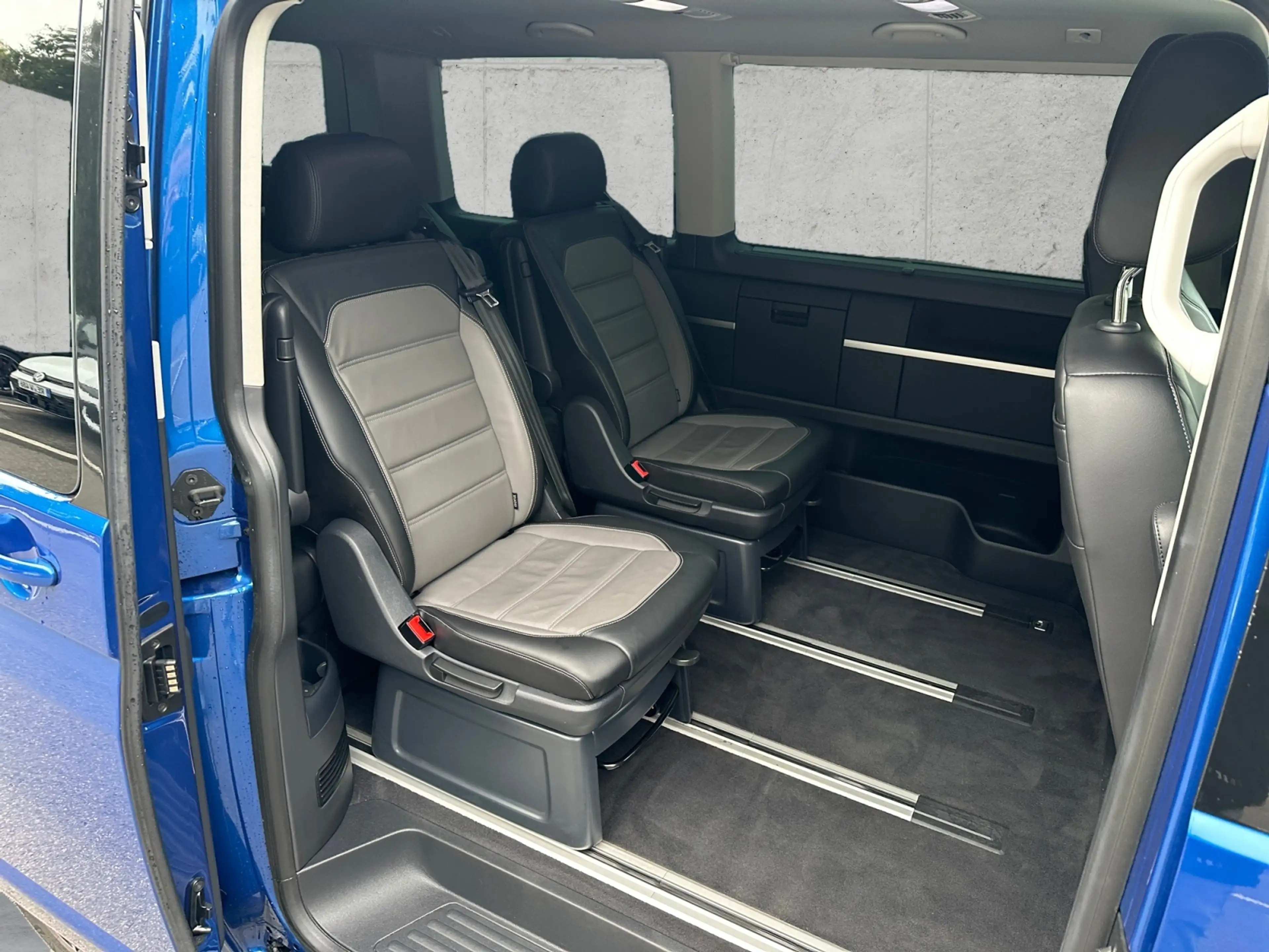 Volkswagen T6.1 Multivan 2.0 TDI DSG EDITION +AHK +LED +ACC +RKAM +LEDER + — photo 14
