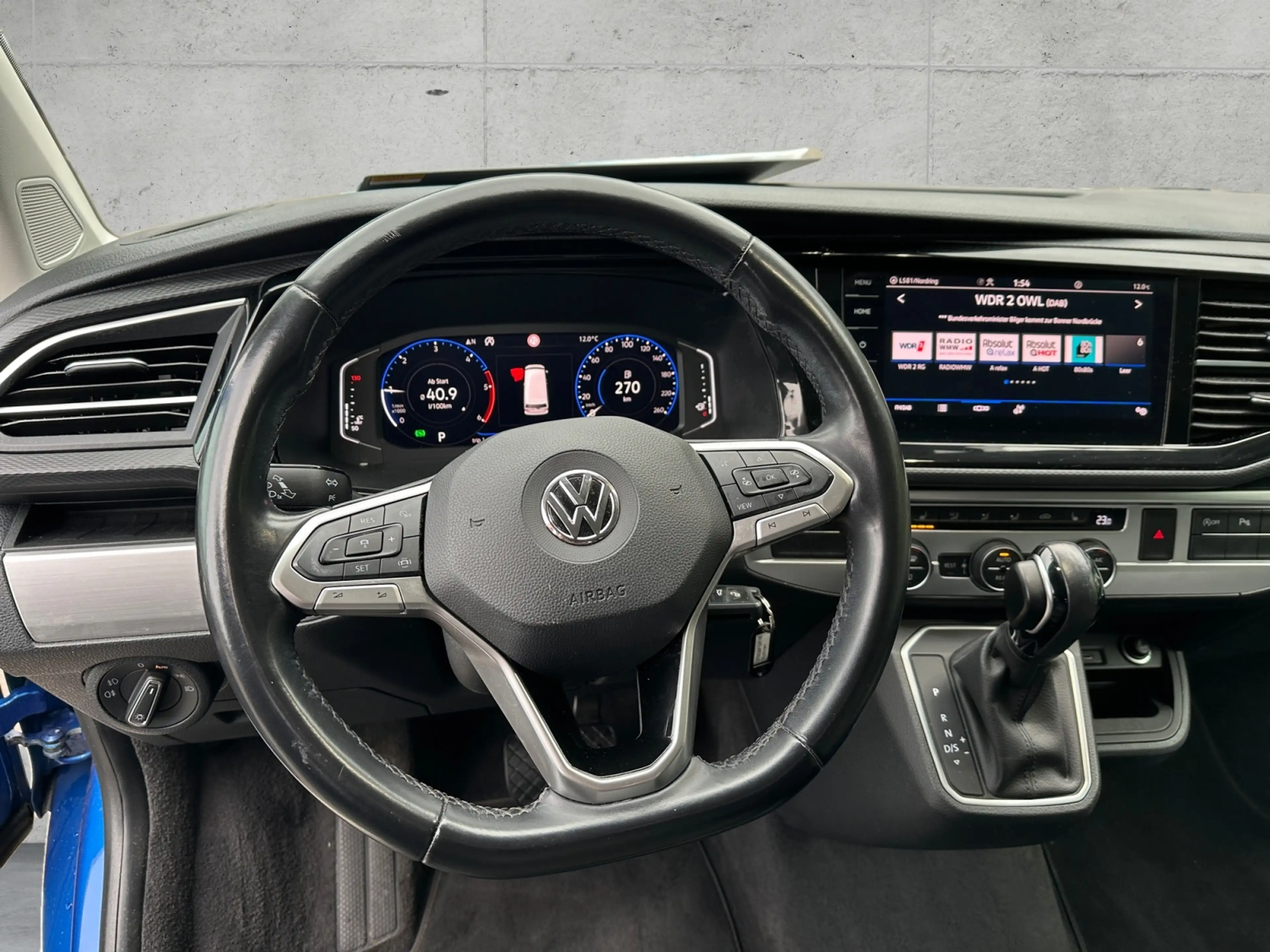 Volkswagen T6.1 Multivan 2.0 TDI DSG EDITION +AHK +LED +ACC +RKAM +LEDER + — photo 12
