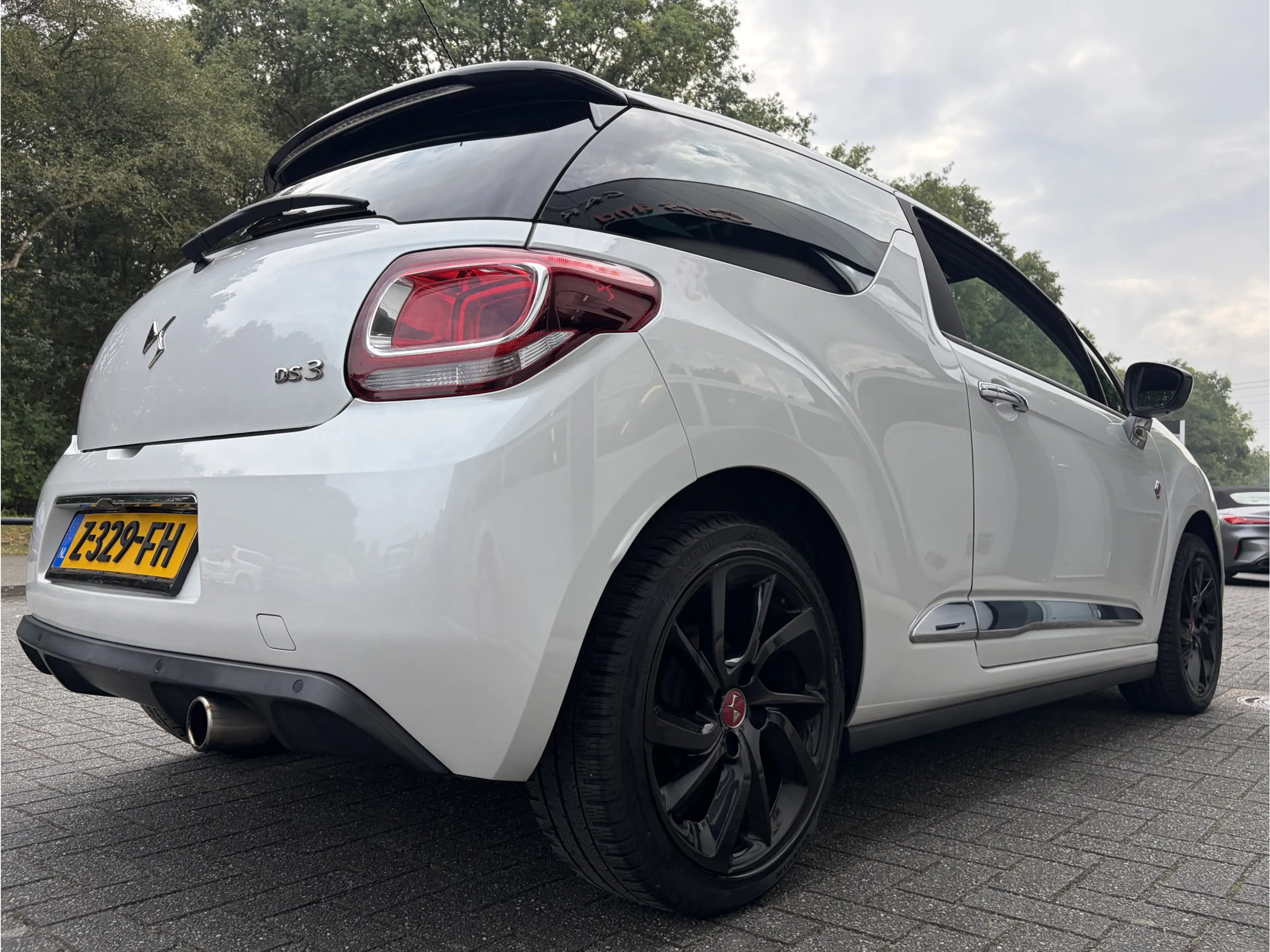 DS Automobiles DS 3 1.2 PureTech Givenchy Le MakeUp Performance Line — photo 3