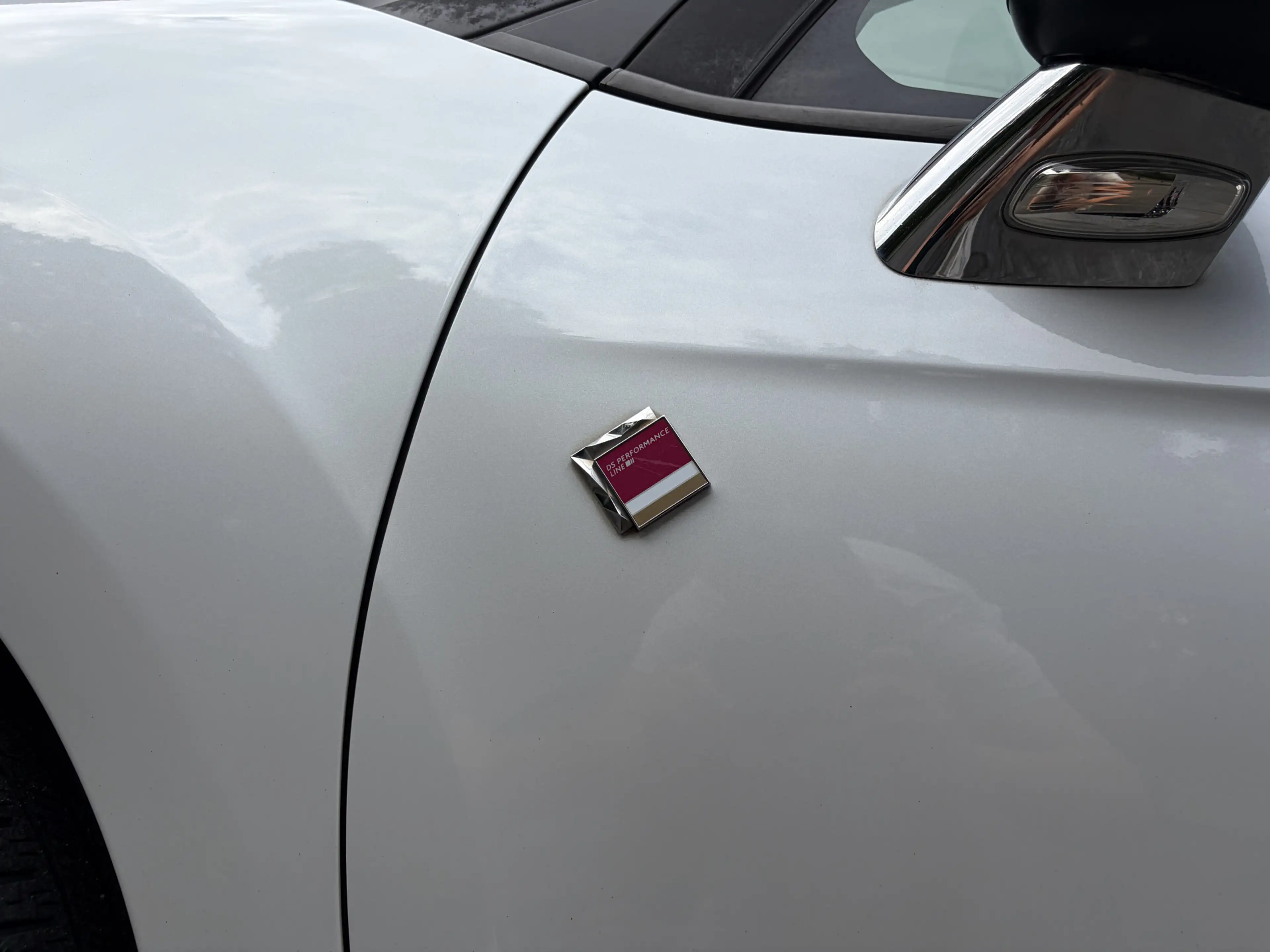 DS Automobiles DS 3 1.2 PureTech Givenchy Le MakeUp Performance Line — photo 13