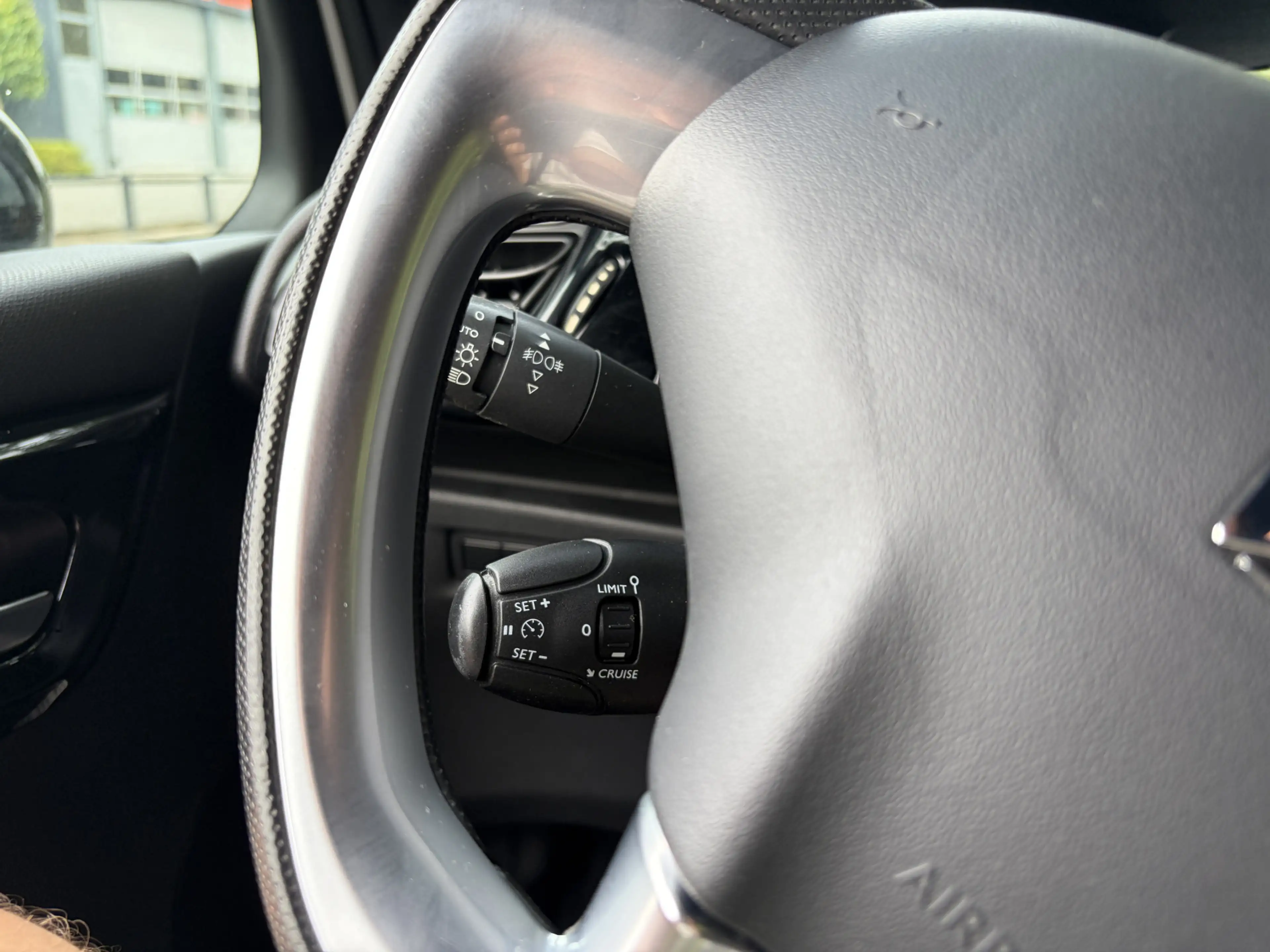 DS Automobiles DS 3 1.2 PureTech Givenchy Le MakeUp Performance Line — photo 50