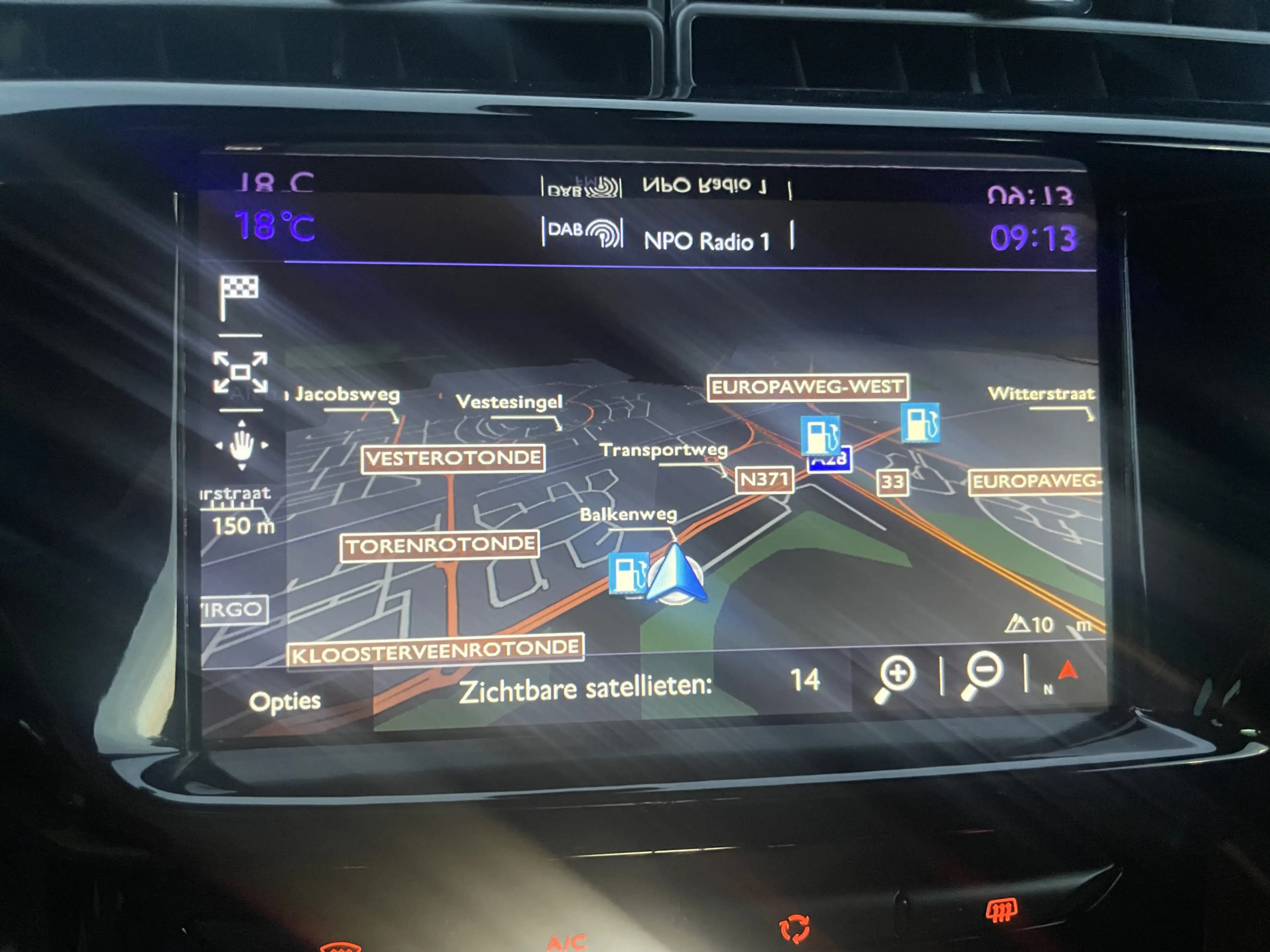 DS Automobiles DS 3 1.2 PureTech Givenchy Le MakeUp Performance Line — photo 23
