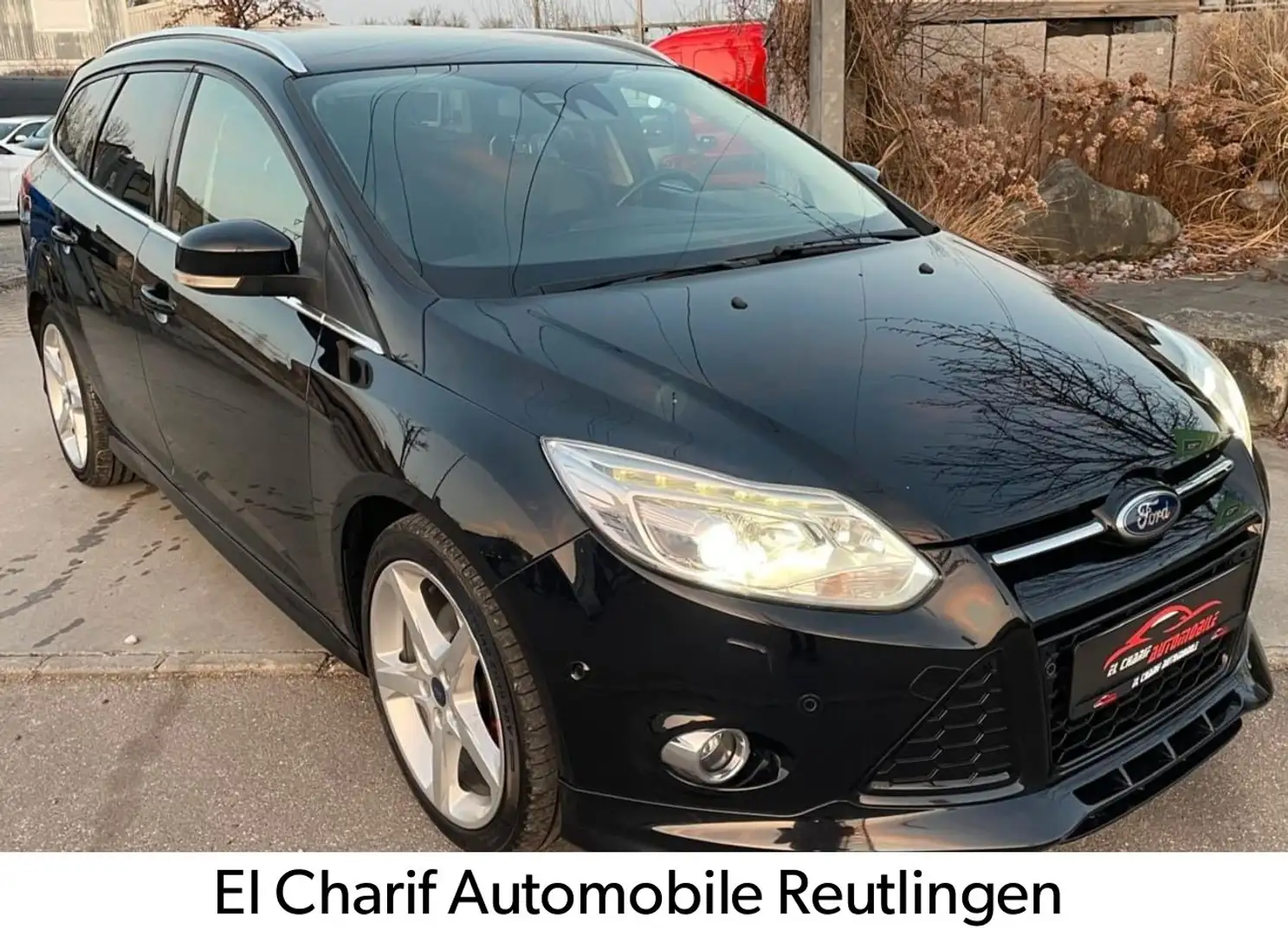 Ford Focus Turnier Titanium Schwarz - 1