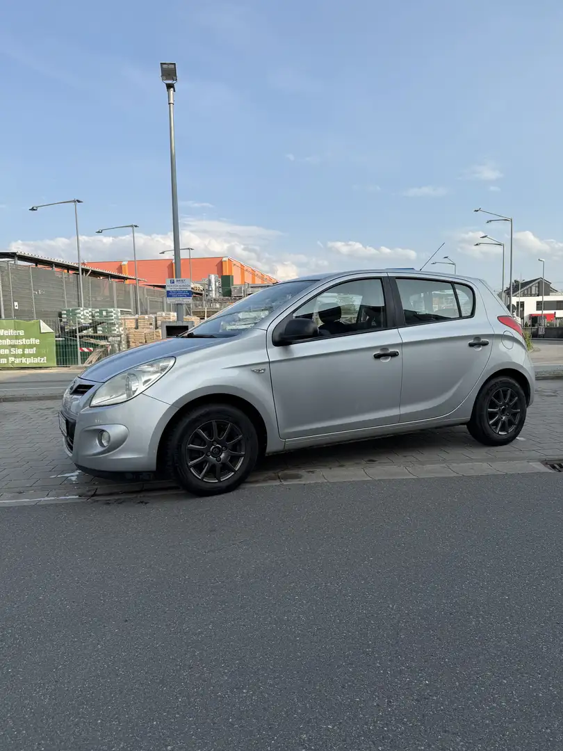 Hyundai i20 Classic Grau - 2
