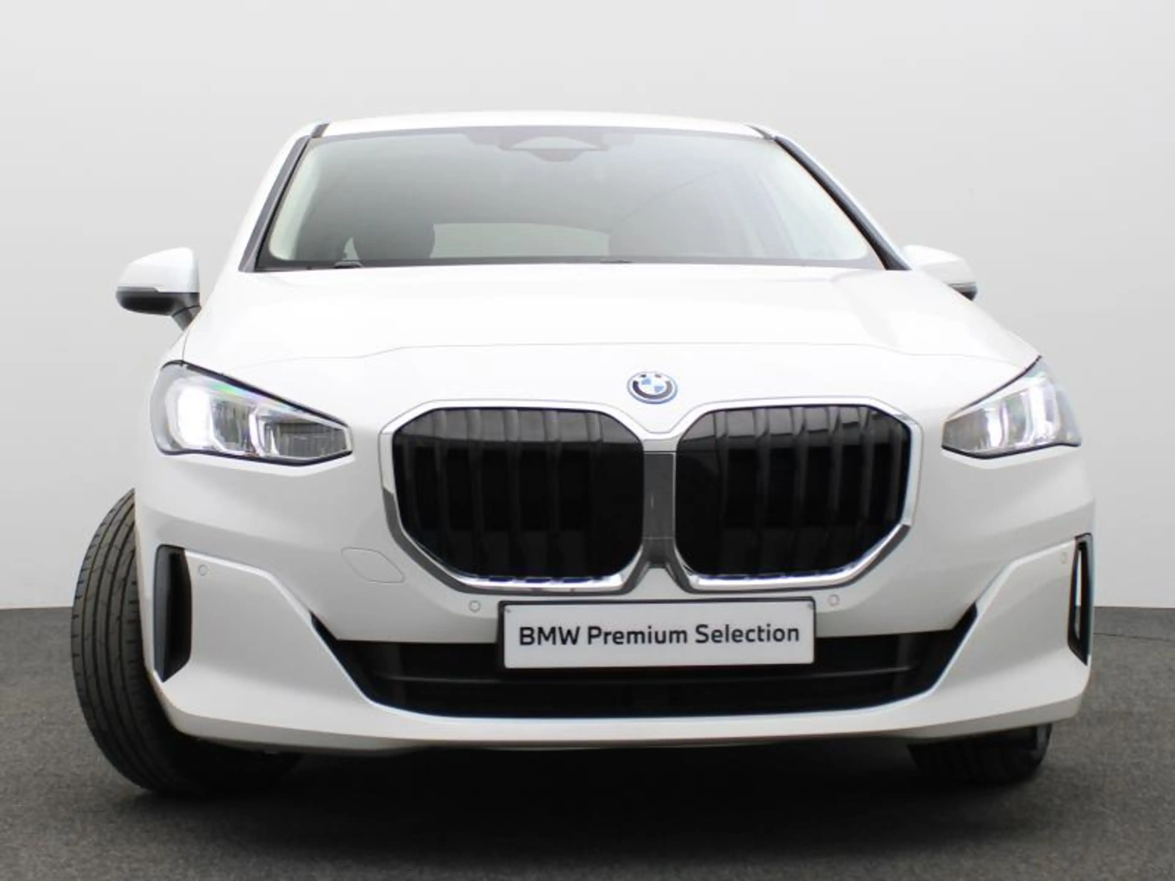 BMW 225 225e xDrive Active Tourer — photo 2