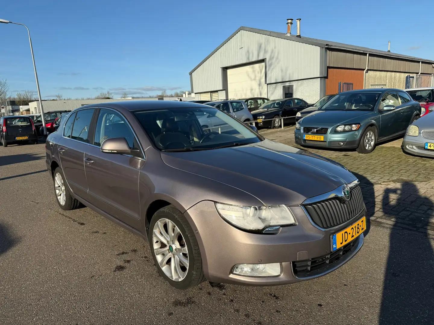 Skoda Superb 2.0 TDI Elegance Business Line automaat NAV.+ Clim Burdeos - 2