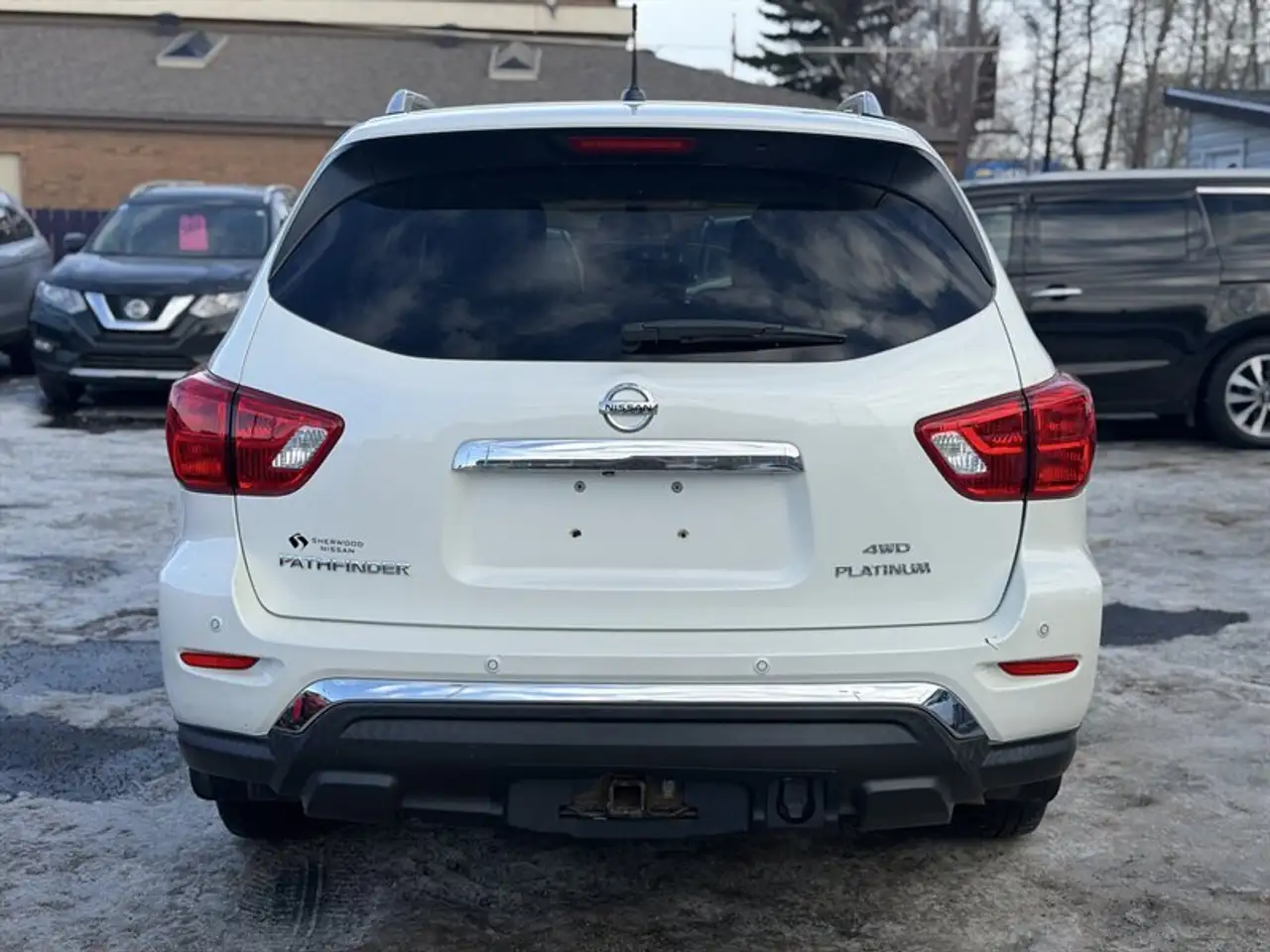 Nissan Pathfinder снимка Nissan Pathfinder