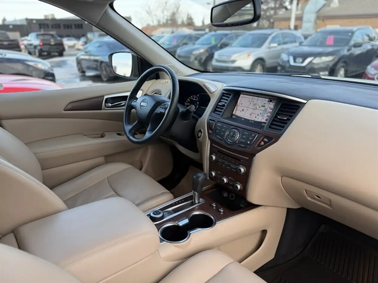 Nissan Pathfinder снимка Nissan Pathfinder