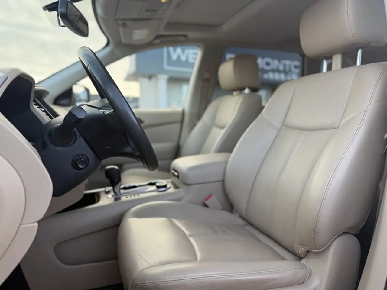 Nissan Pathfinder снимка Nissan Pathfinder