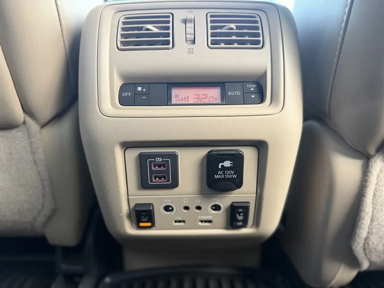Nissan Pathfinder снимка Nissan Pathfinder