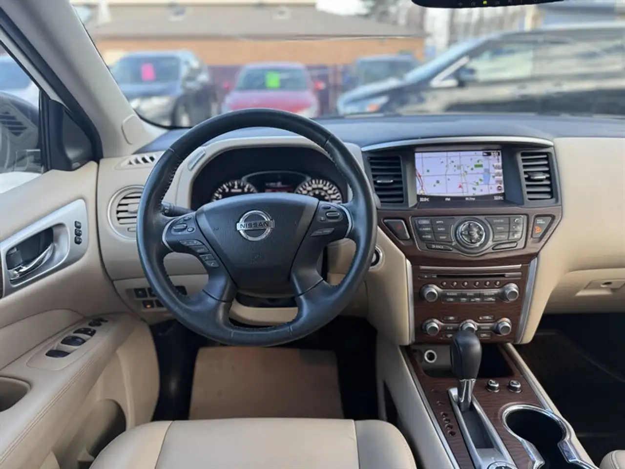 Nissan Pathfinder снимка Nissan Pathfinder