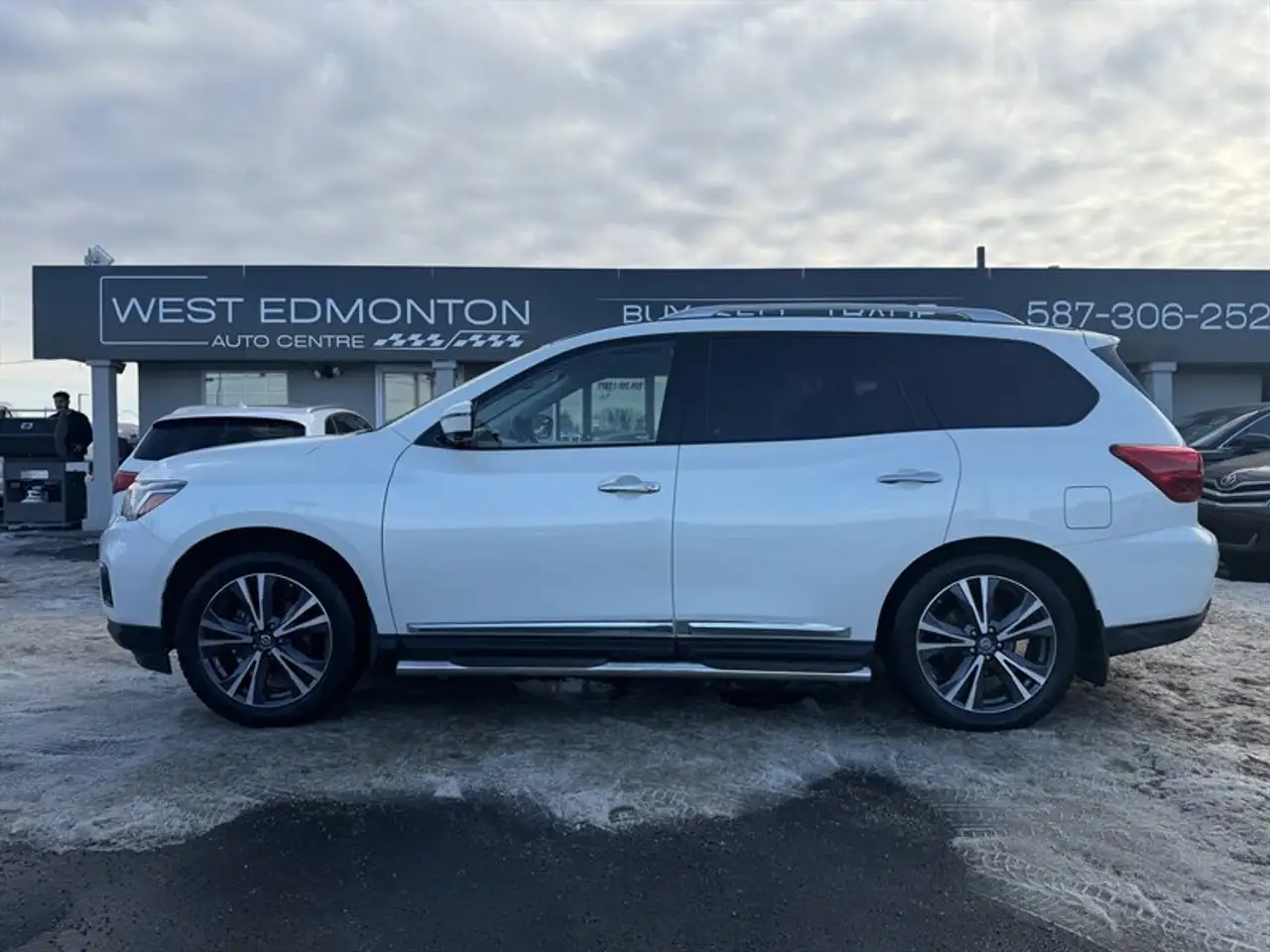 Nissan Pathfinder снимка Nissan Pathfinder