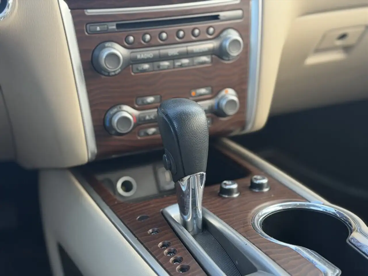 Nissan Pathfinder снимка Nissan Pathfinder