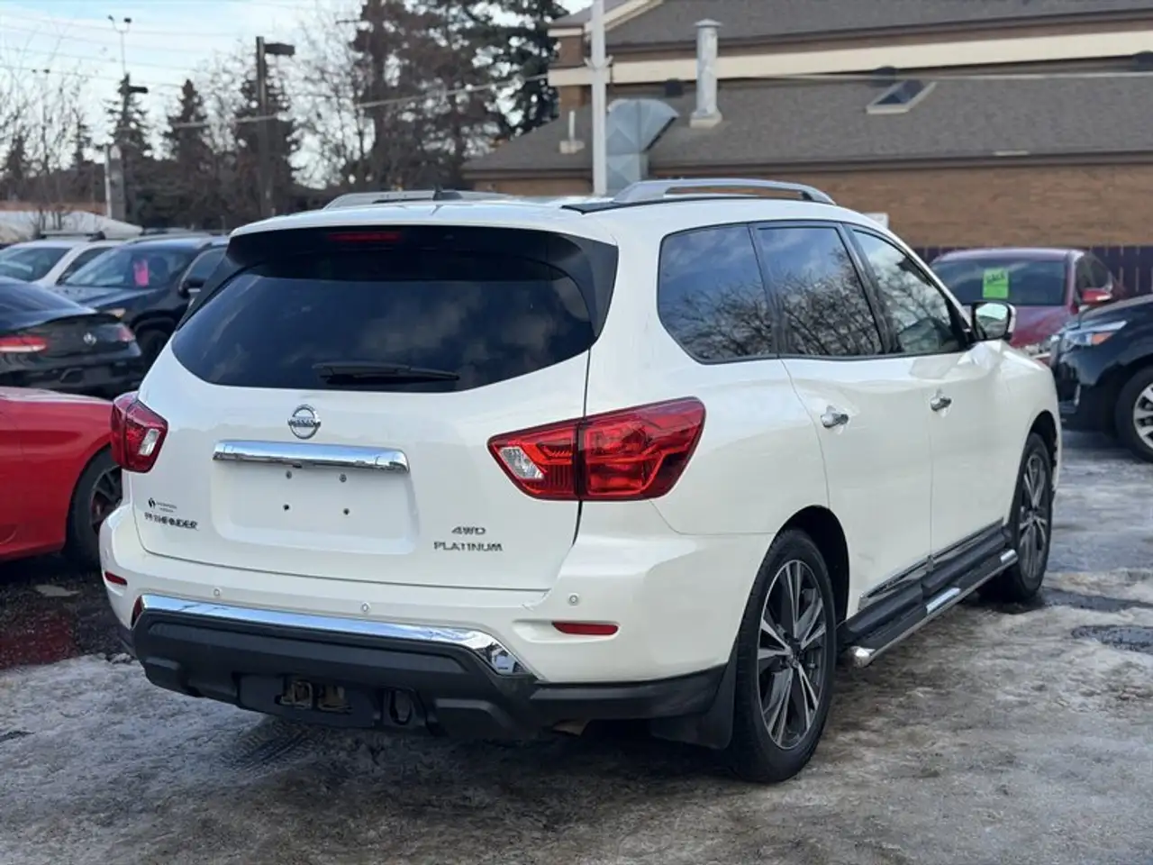 Nissan Pathfinder снимка Nissan Pathfinder