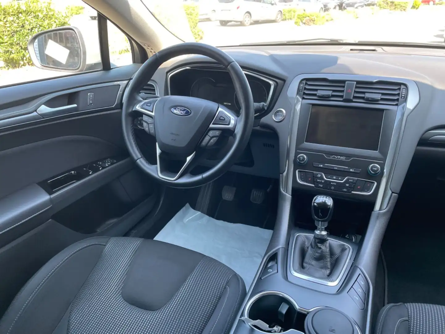 Ford Mondeo Kombi TDCi150 NAVi/SHZ/FSH/LMF Silber - 2