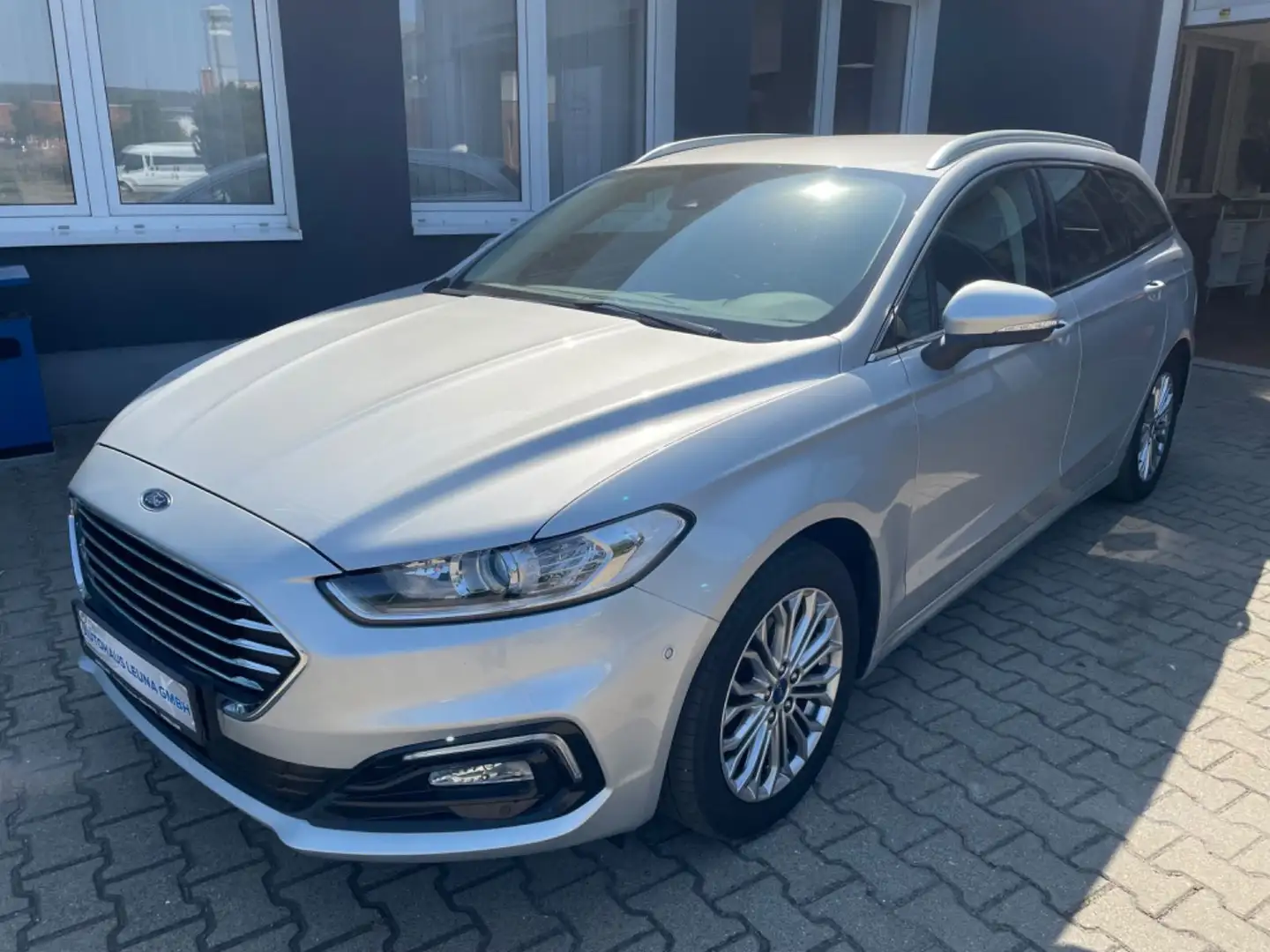 Ford Mondeo Kombi TDCi150 NAVi/SHZ/FSH/LMF Silber - 1