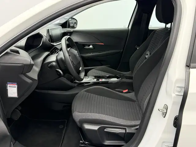 Peugeot E-208 view 5