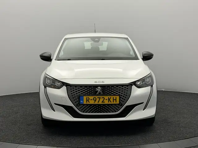 Peugeot E-208 view 3