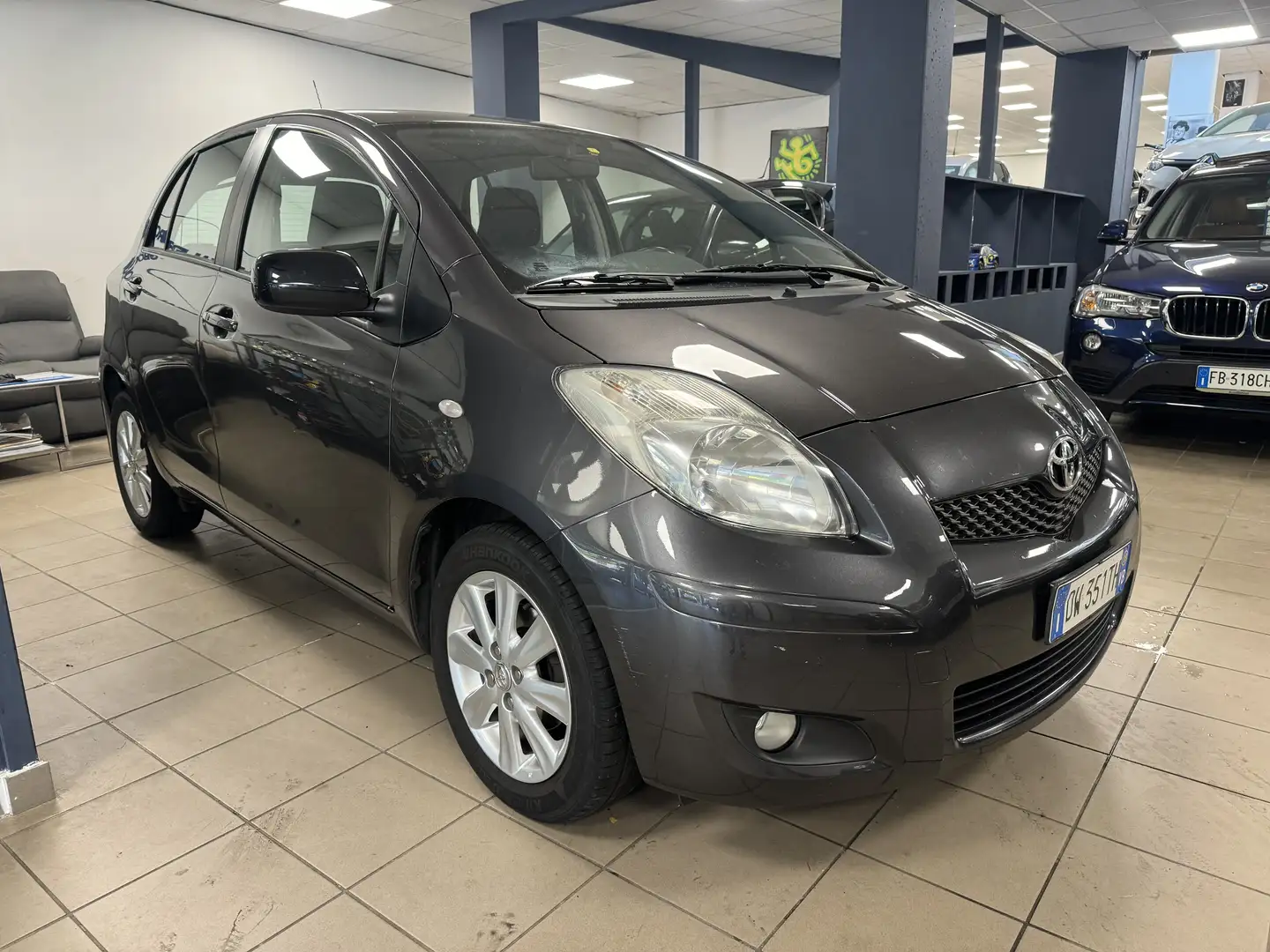 Toyota Yaris Yaris II 2005 5p 1.4 d-4d Sol Argento - 1