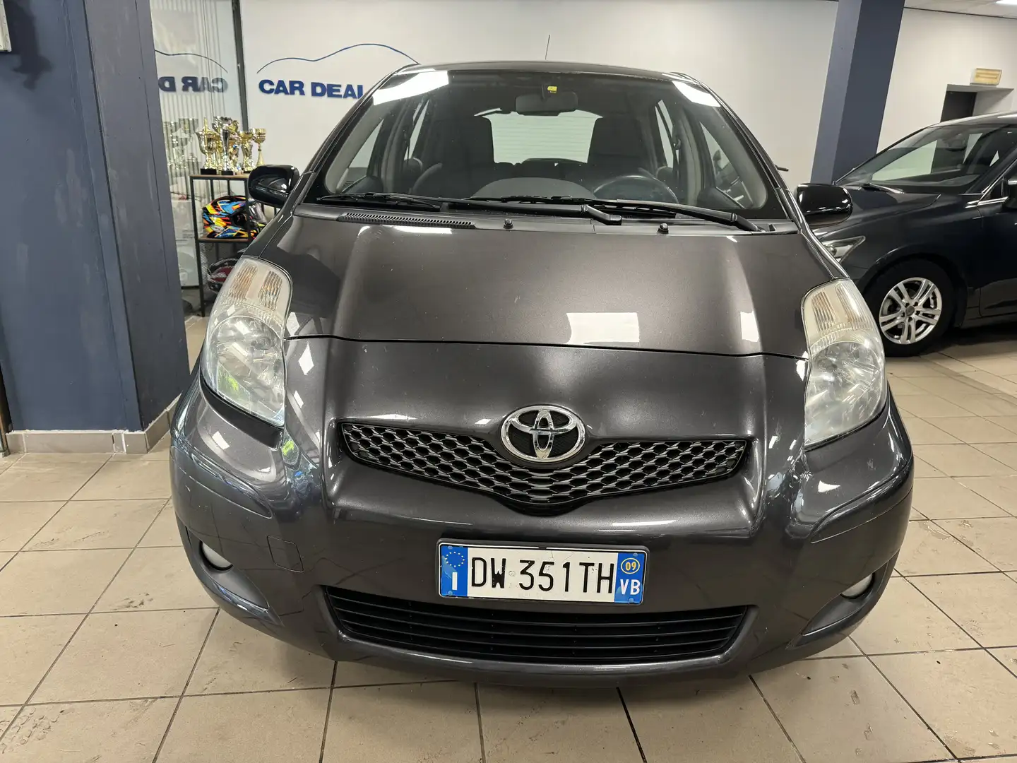 Toyota Yaris Yaris II 2005 5p 1.4 d-4d Sol Argento - 2