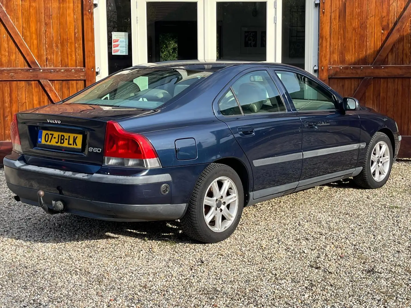 Volvo S60 2.4 Edition met nieuwe distributie, APK en trekhaa Modrá - 2