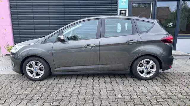 Ford C-Max view 3