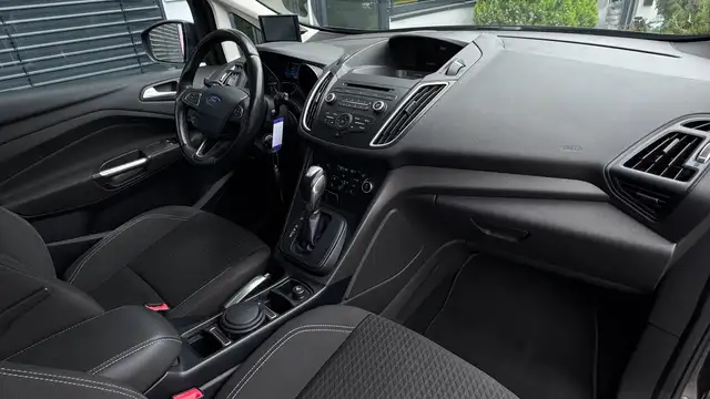 Ford C-Max view 13