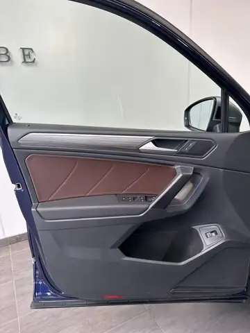 Volkswagen Tiguan Allspace view 8
