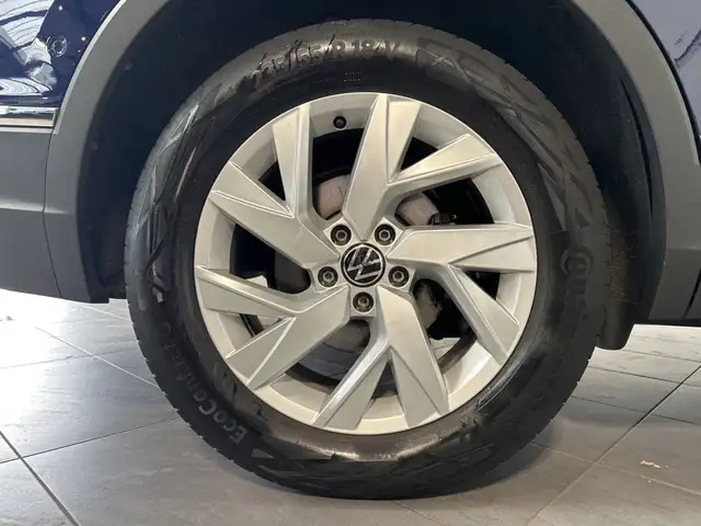 Volkswagen Tiguan Allspace view 3