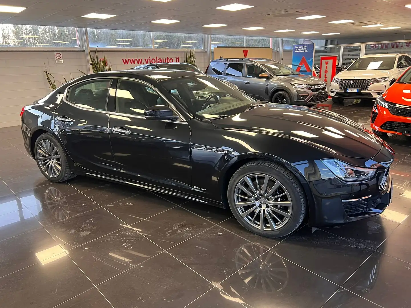 Maserati Ghibli Ghibli 3.0 V6 ds Granlusso 250cv auto my18 Nero - 1