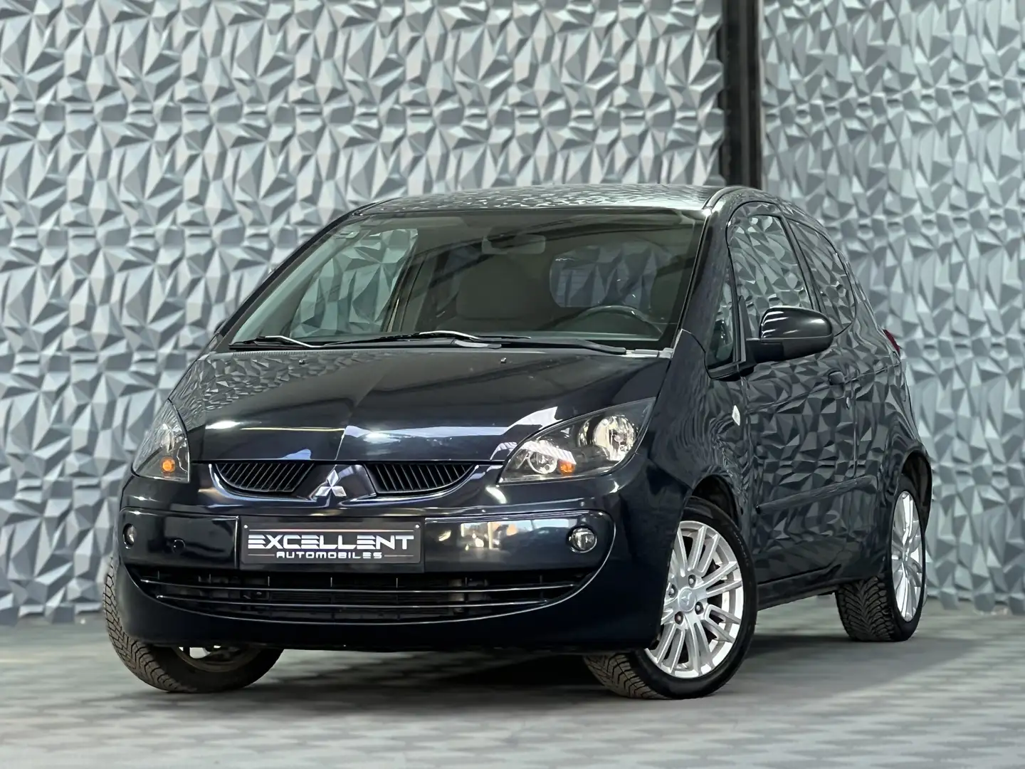 Mitsubishi Colt 1.3i 16v Flair*AIRCO*GARANTIE 12 MOIS* Noir - 1