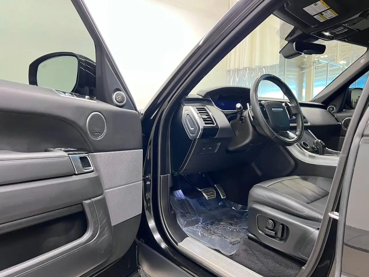 Land Rover Range Rover Sport снимка Land Rover Range Rover Sport