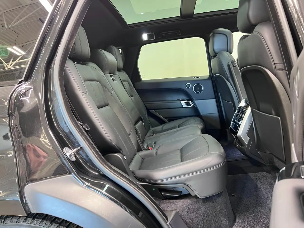 Land Rover Range Rover Sport снимка Land Rover Range Rover Sport