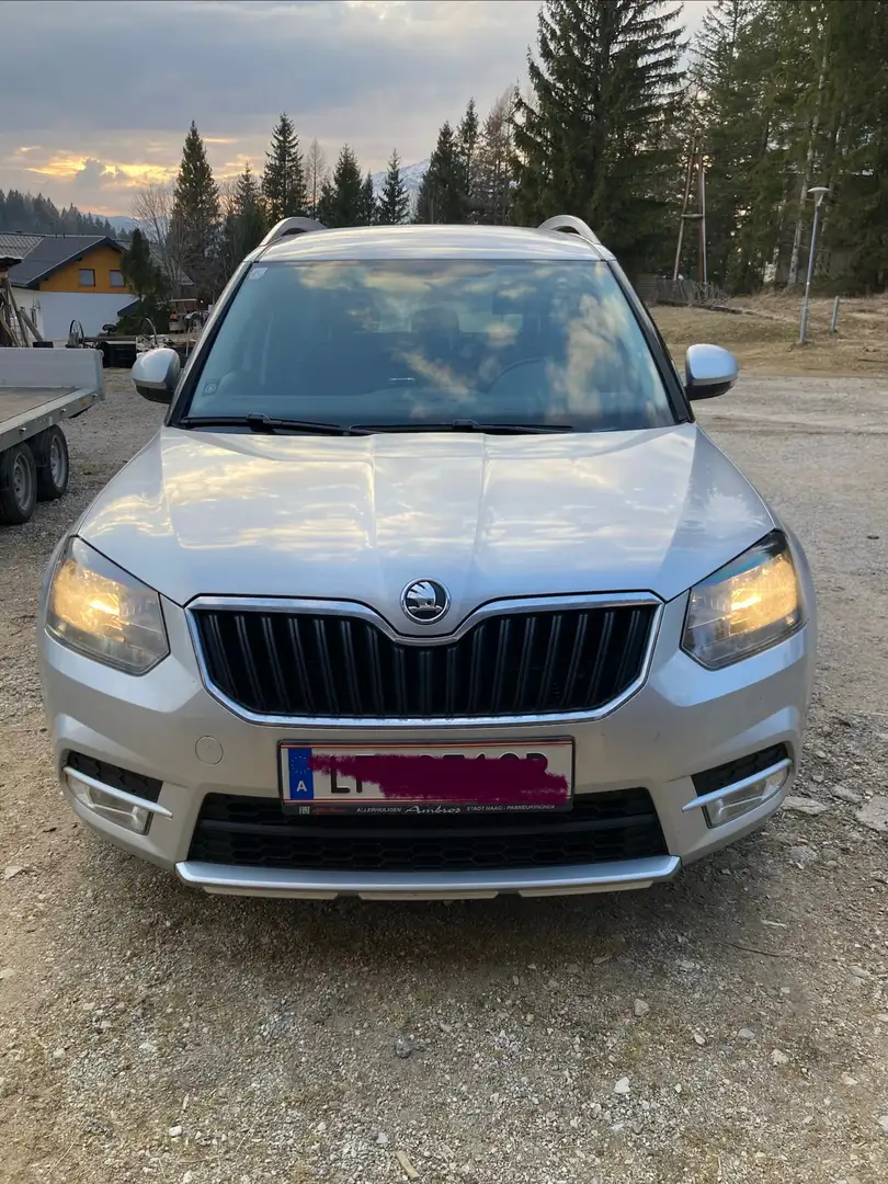 Skoda Yeti Yeti Outdoor Elegance 2,0 TDI 4x4Outdoor Elegance Silber - 2