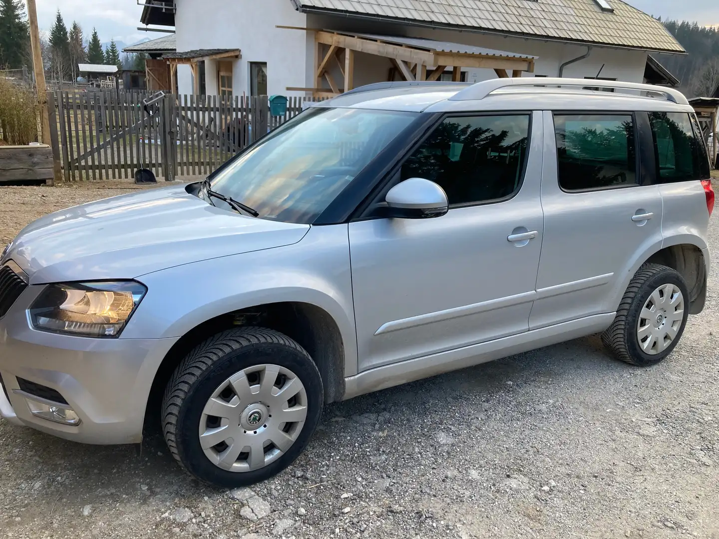 Skoda Yeti Yeti Outdoor Elegance 2,0 TDI 4x4Outdoor Elegance Silber - 1