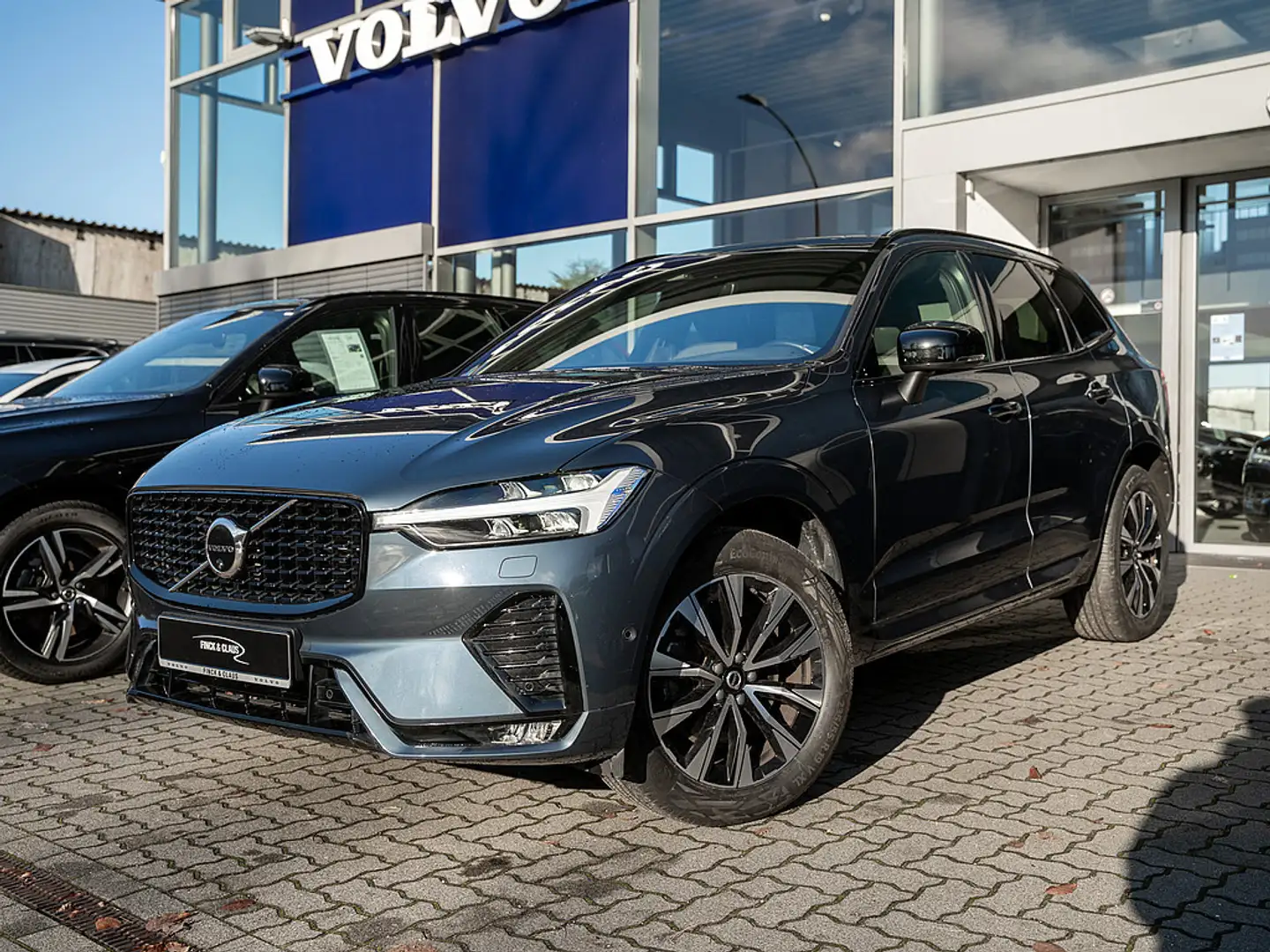 Volvo XC60 B4 Plus Dark Blau - 1
