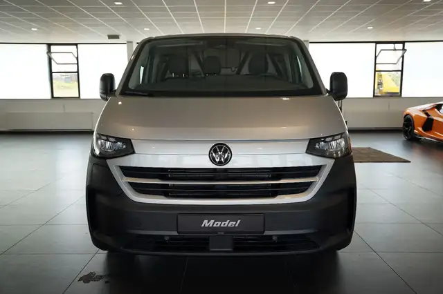 Volkswagen Transporter view 7