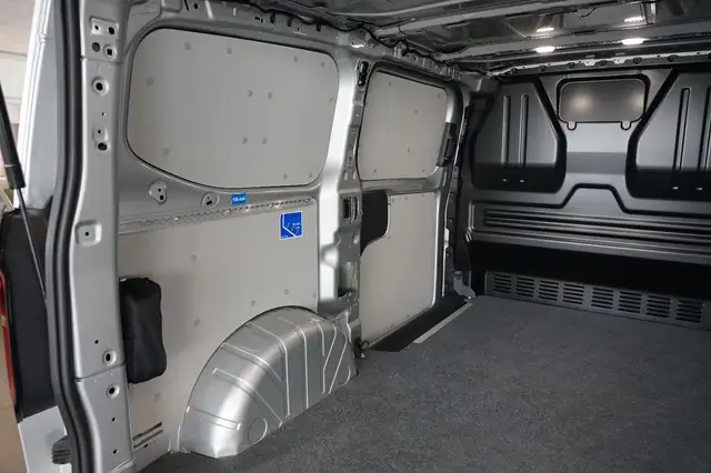 Volkswagen Transporter view 10