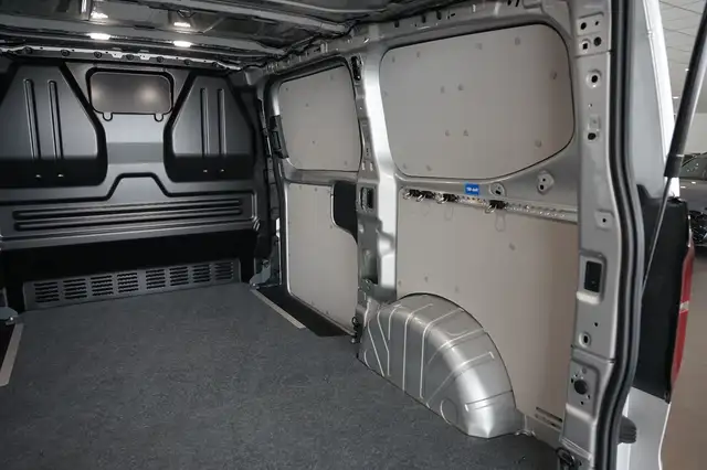 Volkswagen Transporter view 11