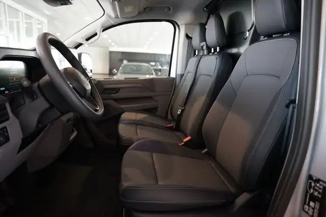 Volkswagen Transporter view 13