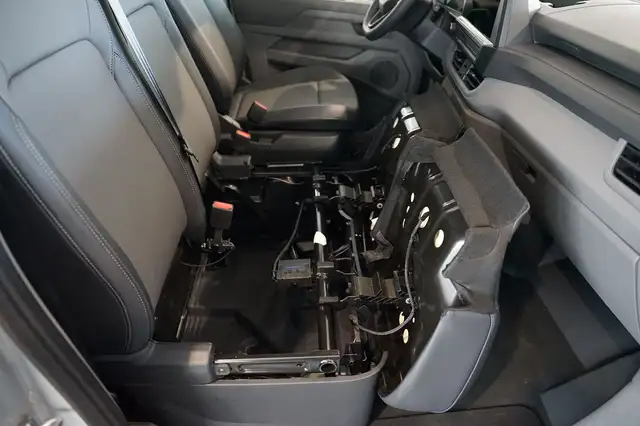 Volkswagen Transporter view 15