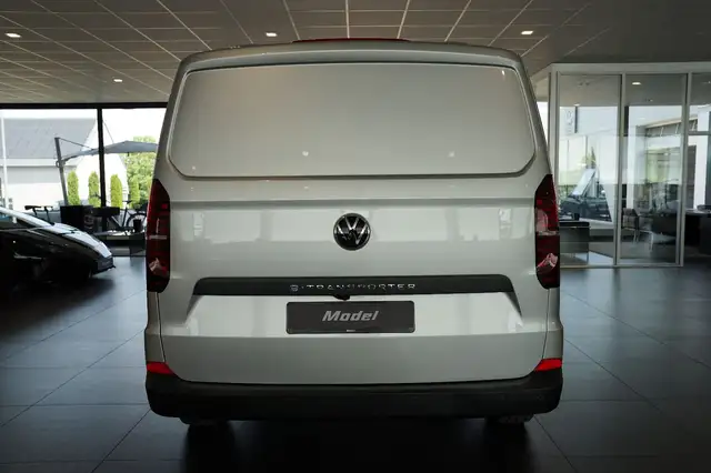 Volkswagen Transporter view 8