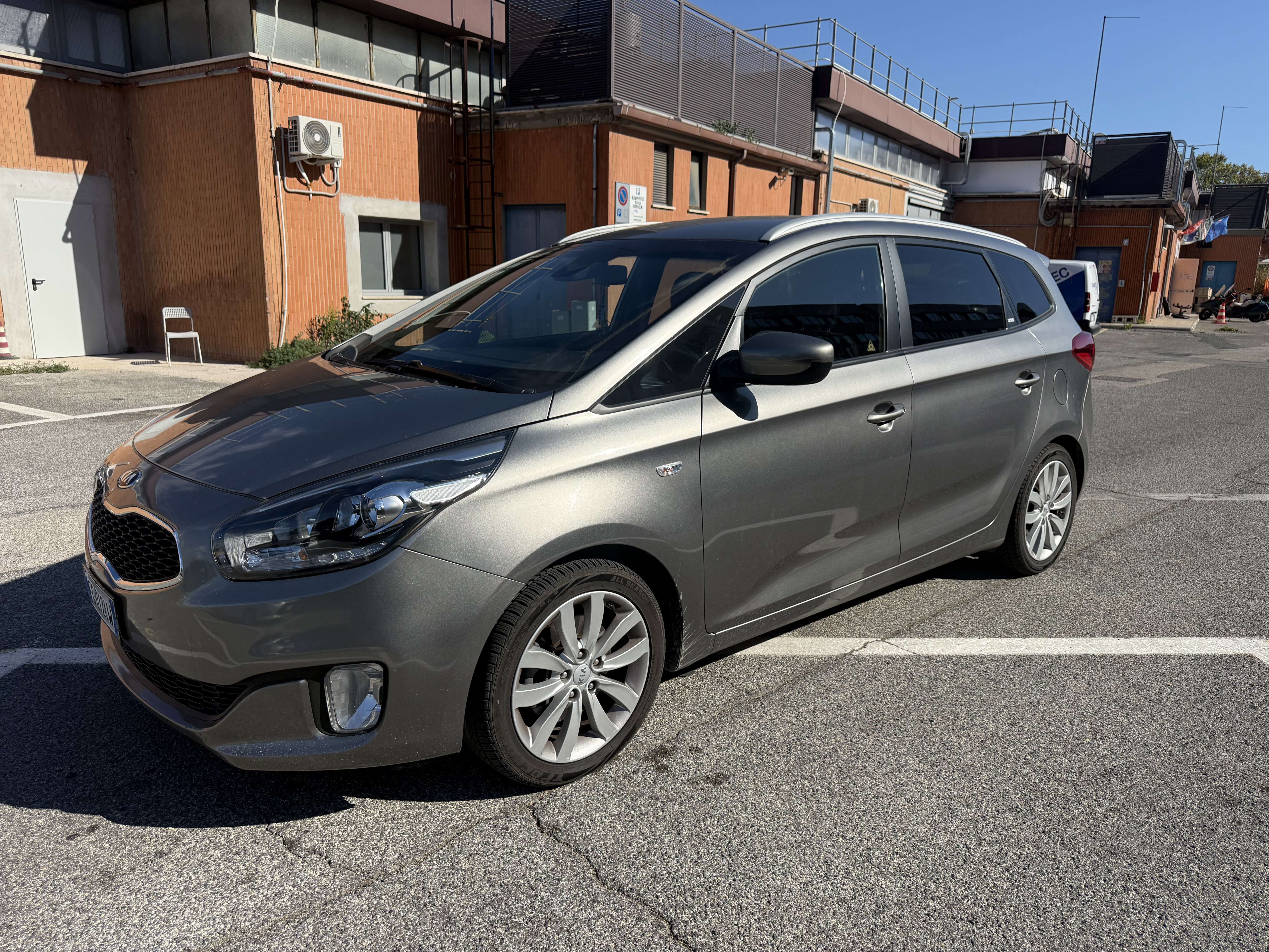 Kia Carens