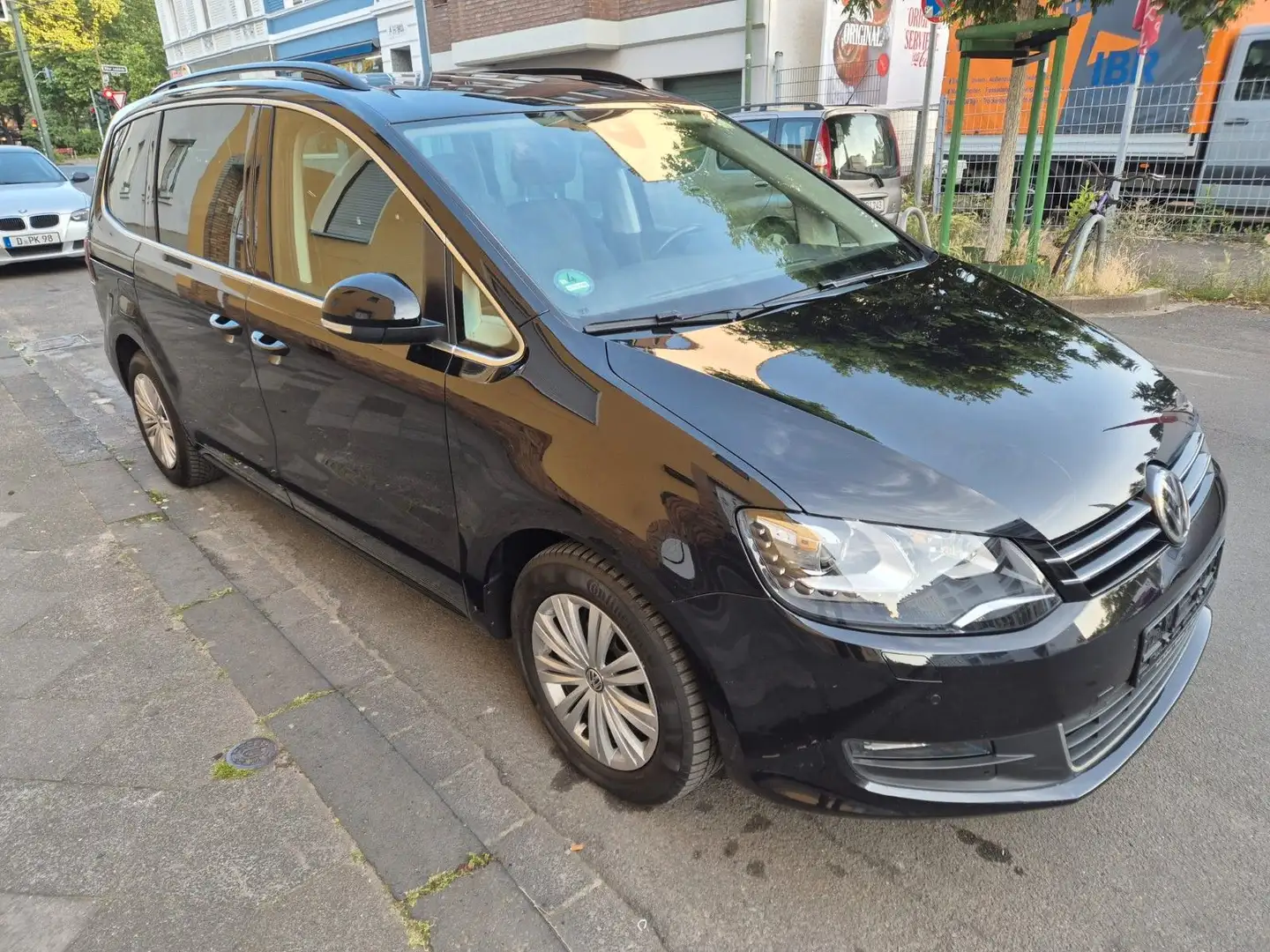 Volkswagen Sharan Comfortl. 1.4 TSI 7 Sitze AHK Pano Autom. Schwarz - 2