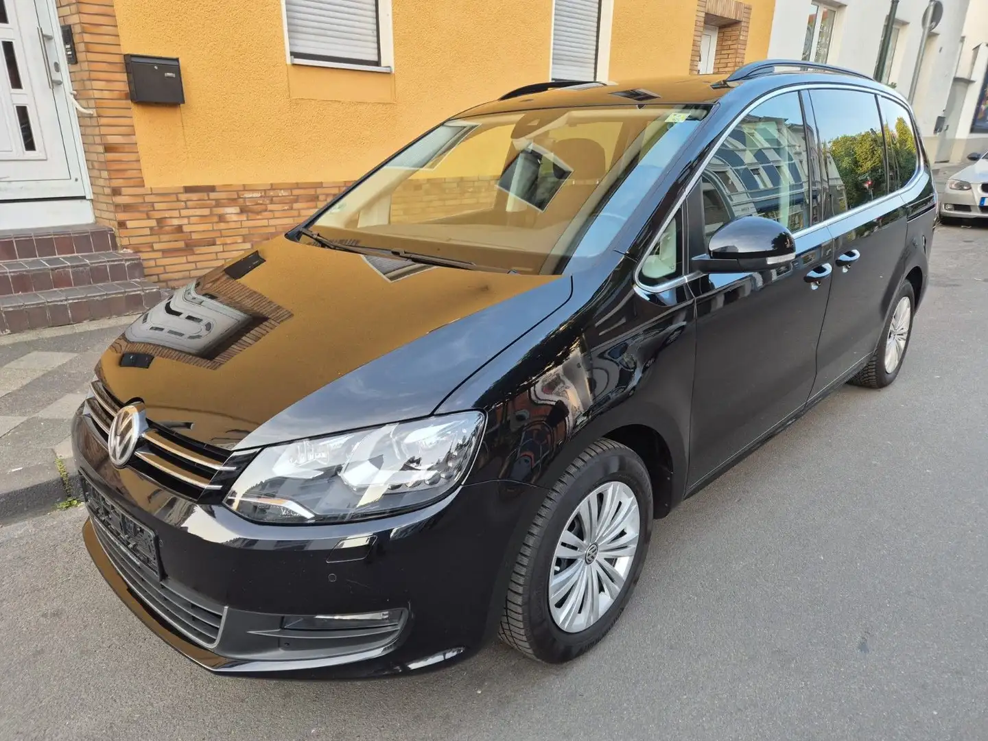 Volkswagen Sharan Comfortl. 1.4 TSI 7 Sitze AHK Pano Autom. Schwarz - 1