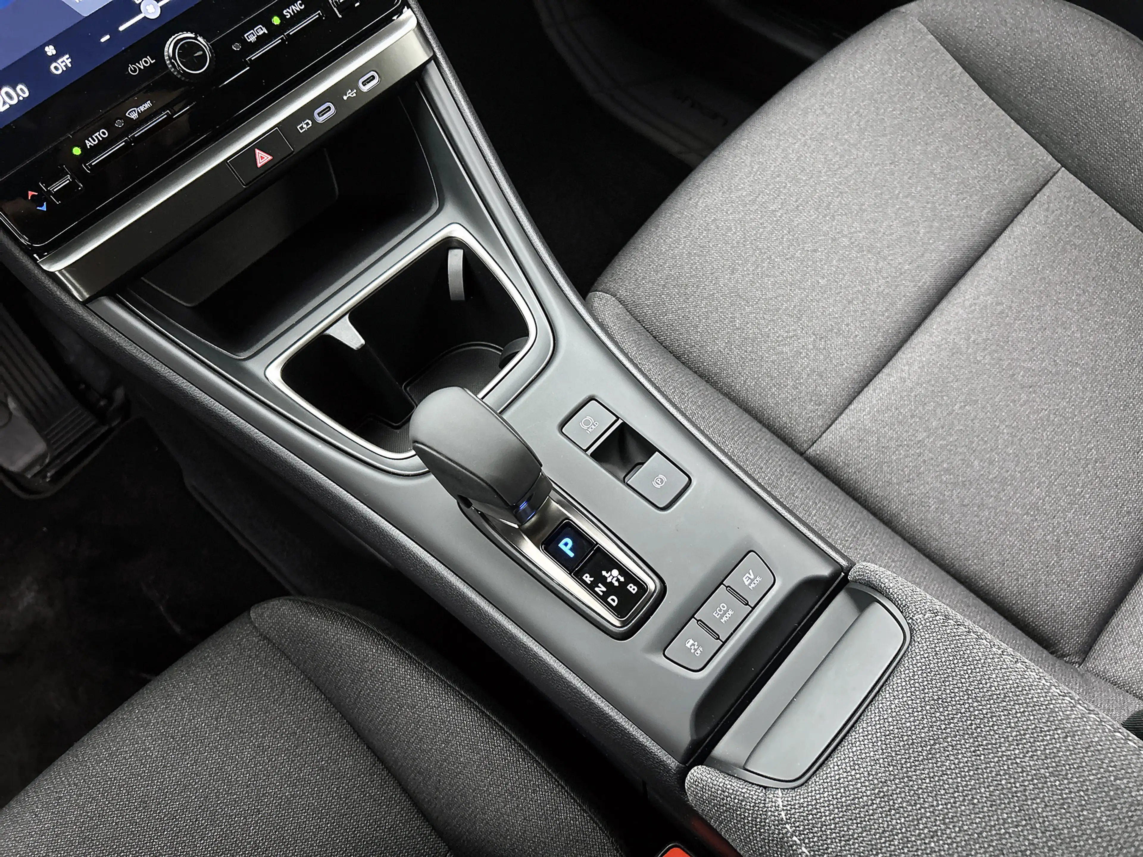 Lexus LBX 2WD | Apple CarPlay / Android Auto (Navigatie) | — photo 11