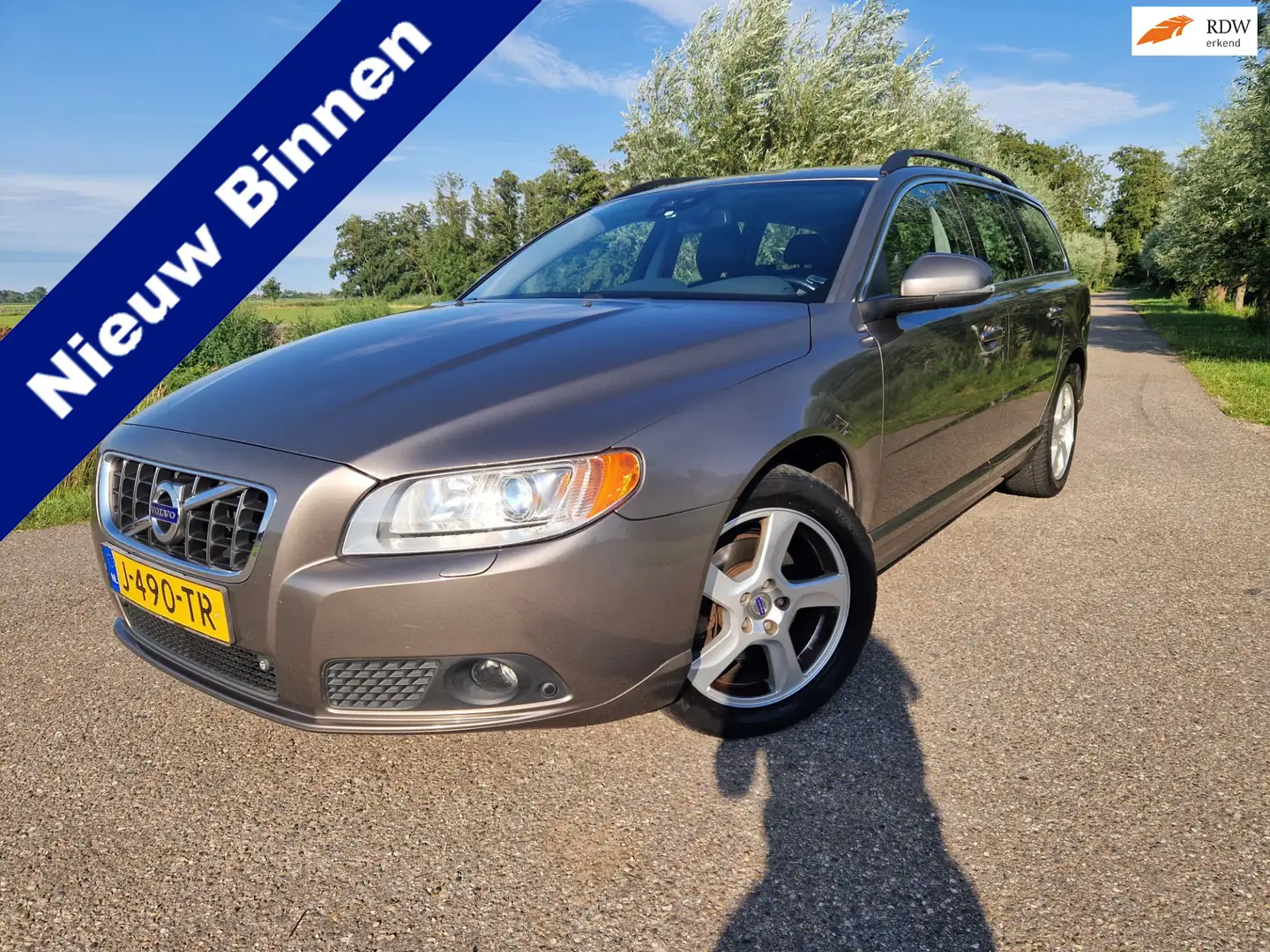 Volvo V70 1.6 T4 Summum / Automaat / Airco / Navigatie / CC Grijs - 1