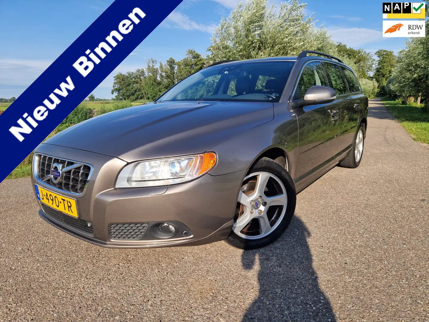 Volvo V70 1.6 T4 Summum / Automaat / Airco / Navigatie / CC Grau - 1