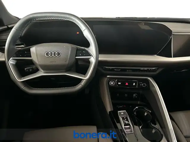 Audi Q5 view 15