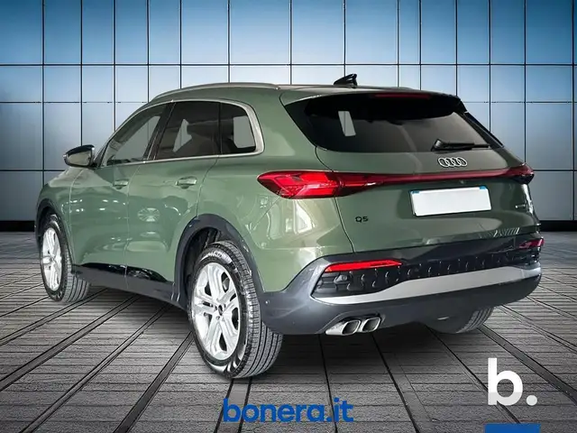 Audi Q5 view 7